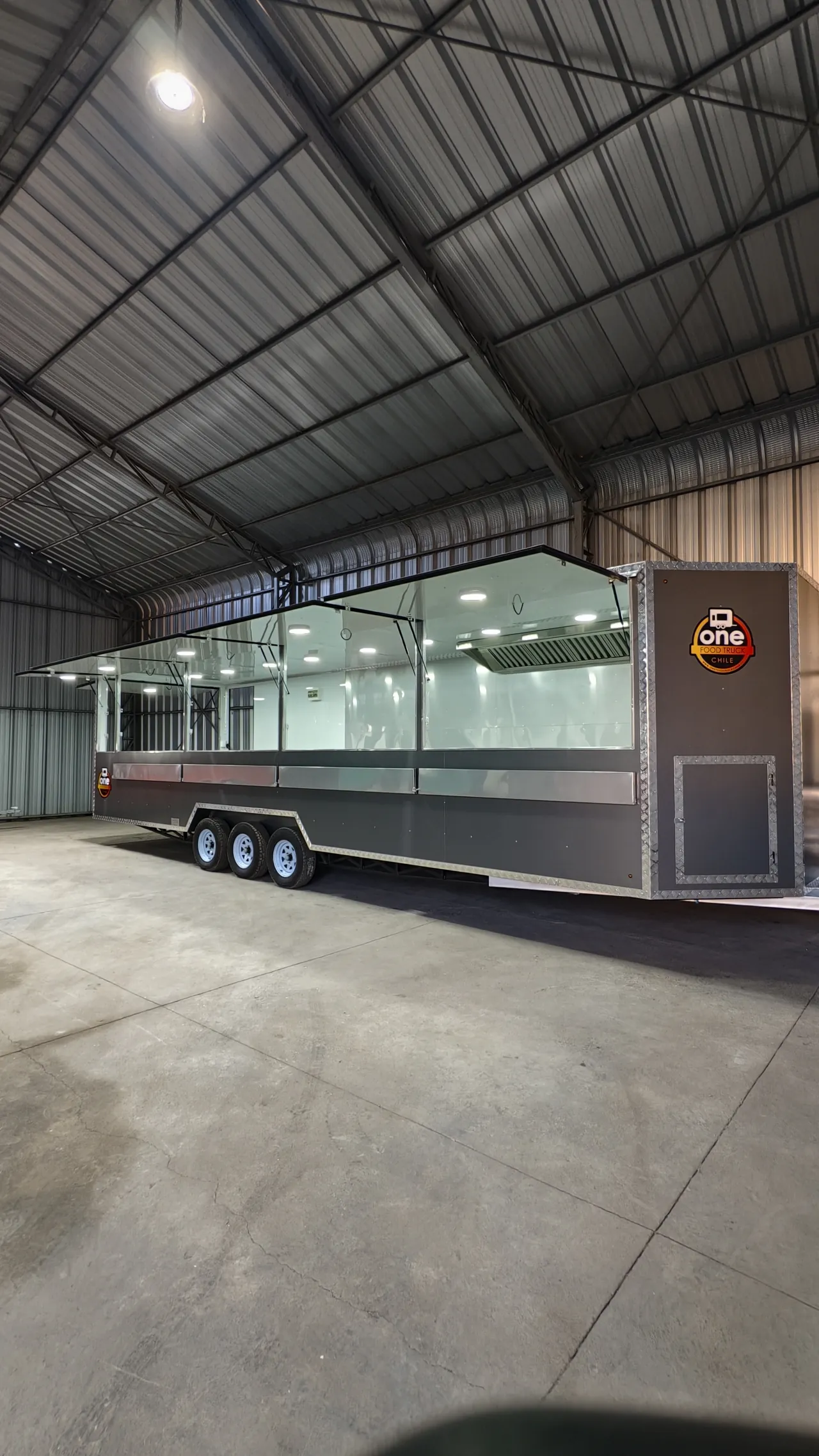 FOOD TRUCK 10 × 2.50 metros · fotografía principal