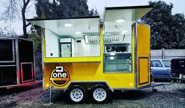 FOOD TRUCK 3.70 × 2 metros