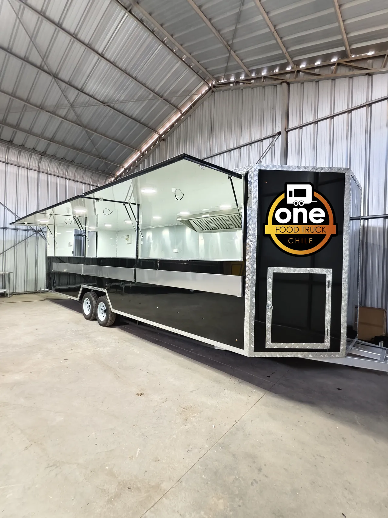 FOOD TRUCK 8.10 × 2.50 metros · fotografía principal